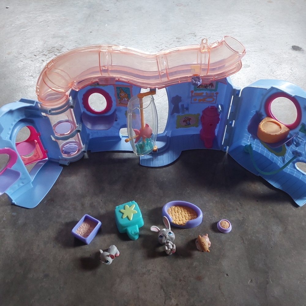 VINTAGE 2004 LPS LITTLEST PET SHOP LITTLE LOVIN’ PET PLAYHOUSE